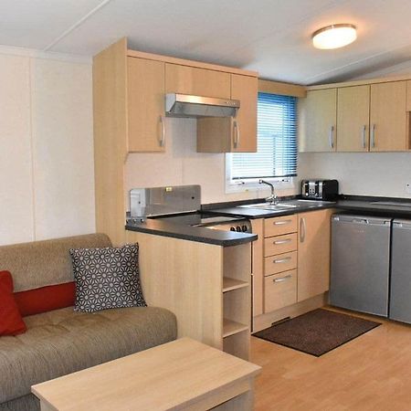 Hoburne Cotswold Hotel South Cerney Bagian luar foto